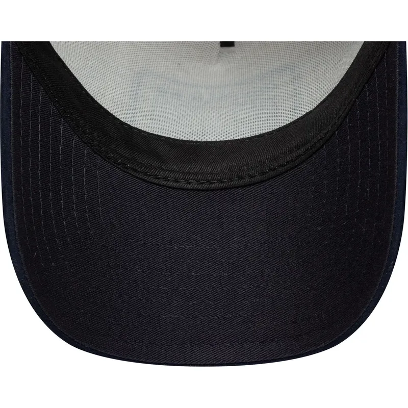 casquette-courbee-beige-et-bleue-marine-ajustable-9forty-e-frame-patch-suede-new-era