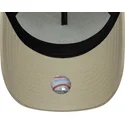casquette-trucker-beige-avec-logo-marron-a-frame-league-essential-new-york-yankees-mlb-new-era