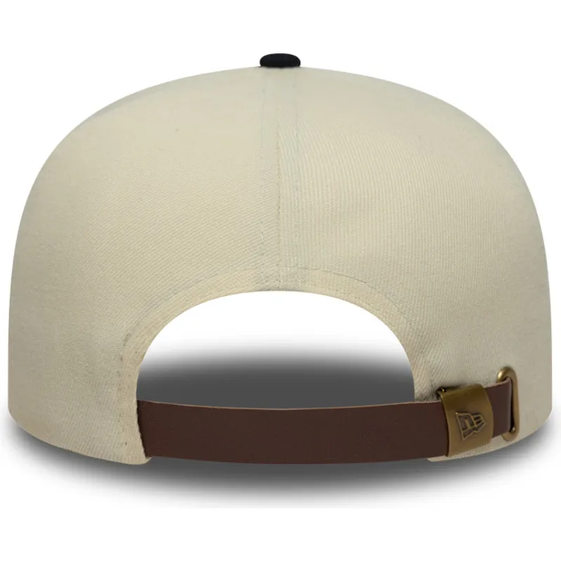casquette-plate-beige-et-bleue-marine-ajustable-19twenty-outdoor-graphic-new-era