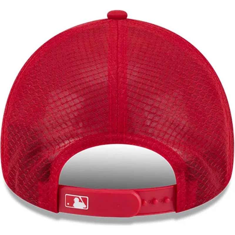 casquette-trucker-rouge-avec-logo-rouge-9forty-apex-batting-practice-new-york-yankees-mlb-new-era