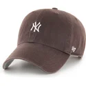 casquette-courbee-marron-ajustable-clean-up-base-runner-mini-logo-new-york-yankees-mlb-47-brand
