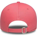 casquette-courbee-rose-ajustable-avec-logo-beige-pour-femme-9twenty-league-essential-midi-new-york-yankees-mlb-new-era