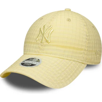 Casquette courbée jaune ajustable avec logo jaune pour femme 9TWENTY Seersucker New York Yankees MLB New Era