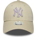 casquette-courbee-beige-ajustable-pour-femme-9forty-metallic-new-york-yankees-mlb-new-era