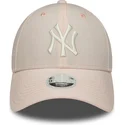 casquette-courbee-rose-claire-ajustable-pour-femme-9forty-linen-new-york-yankees-mlb-new-era