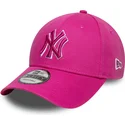 casquette-courbee-rose-ajustable-avec-logo-rose-9forty-team-outline-new-york-yankees-mlb-new-era