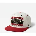 casquette-plate-beige-et-rouge-snapback-nysky-skylines-the-snap-homenage