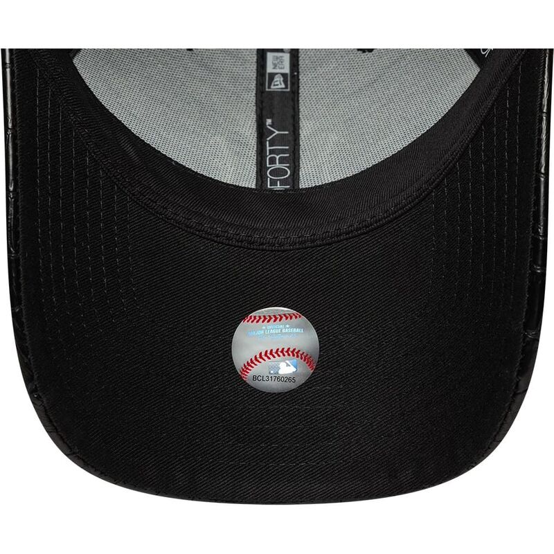 casquette-courbee-noire-ajustable-pour-femme-avec-logo-noir-9forty-pu-pattern-new-york-yankees-mlb-new-era