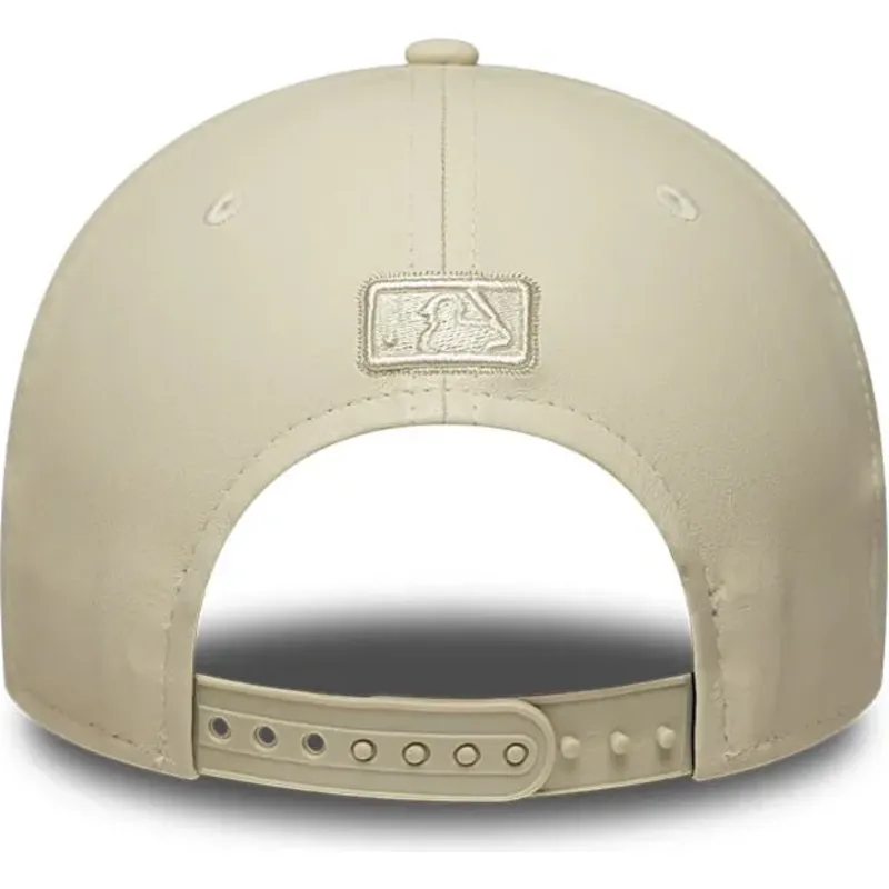 casquette-courbee-beige-snapback-pour-femme-avec-logo-beige-9forty-m-crown-pu-diamante-los-angeles-dodgers-mlb-new-era casquette-courbee-beige-snapback-pour-femme-avec-logo-beige-9forty-m-crown-pu-diamante-los-angeles-dodgers-mlb-new-era