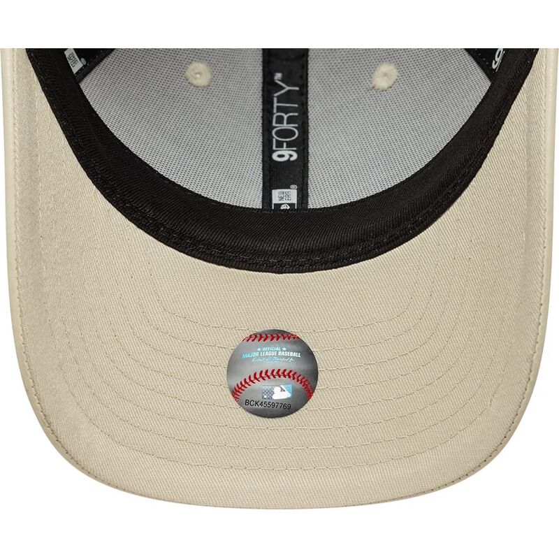 casquette-courbee-beige-snapback-pour-femme-avec-logo-beige-9forty-m-crown-pu-diamante-los-angeles-dodgers-mlb-new-era casquette-courbee-beige-snapback-pour-femme-avec-logo-beige-9forty-m-crown-pu-diamante-los-angeles-dodgers-mlb-new-era