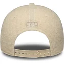 casquette-courbee-beige-snapback-pour-femme-avec-logo-beige-9forty-m-crown-winter-borg-los-angeles-dodgers-mlb-new-era