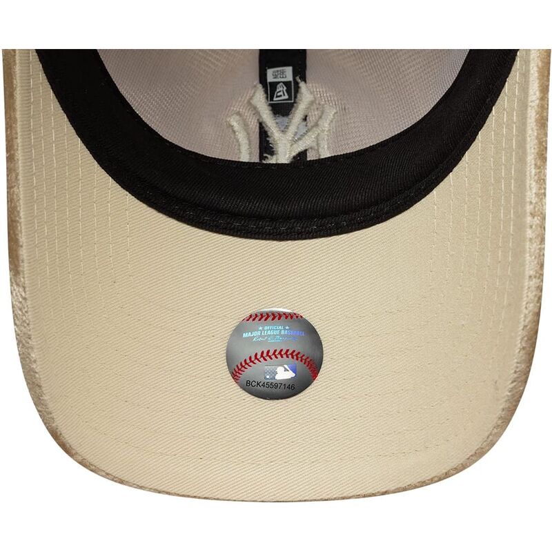 casquette-courbee-beige-ajustable-pour-femme-avec-logo-beige-9twenty-velour-new-york-yankees-mlb-new-era