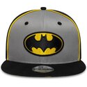 casquette-plate-grise-et-noire-snapback-pour-enfant-9fifty-piping-batman-dc-comics-new-era
