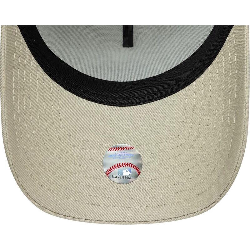 casquette-courbee-beige-snapback-avec-logo-marron-e-frame-league-essential-new-york-yankees-mlb-new-era casquette-courbee-beige-snapback-avec-logo-marron-e-frame-league-essential-new-york-yankees-mlb-new-era