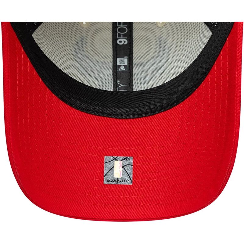 casquette-courbee-beige-et-rouge-ajustable-9forty-colour-block-chicago-bulls-nba-new-era