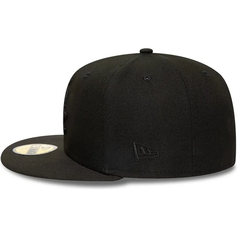 casquette-plate-noire-ajustee-avec-logo-noir-59fifty-chicago-white-sox-mlb-new-era casquette-plate-noire-ajustee-avec-logo-noir-59fifty-chicago-white-sox-mlb-new-era