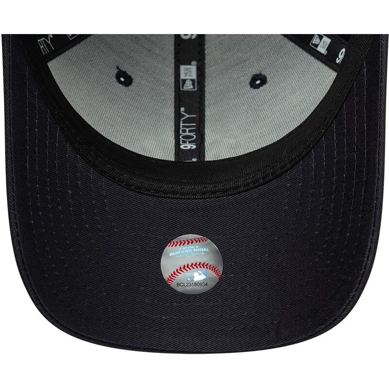 casquette-courbee-bleue-marine-snapback-9forty-m-crown-side-script-new-york-yankees-mlb-new-era