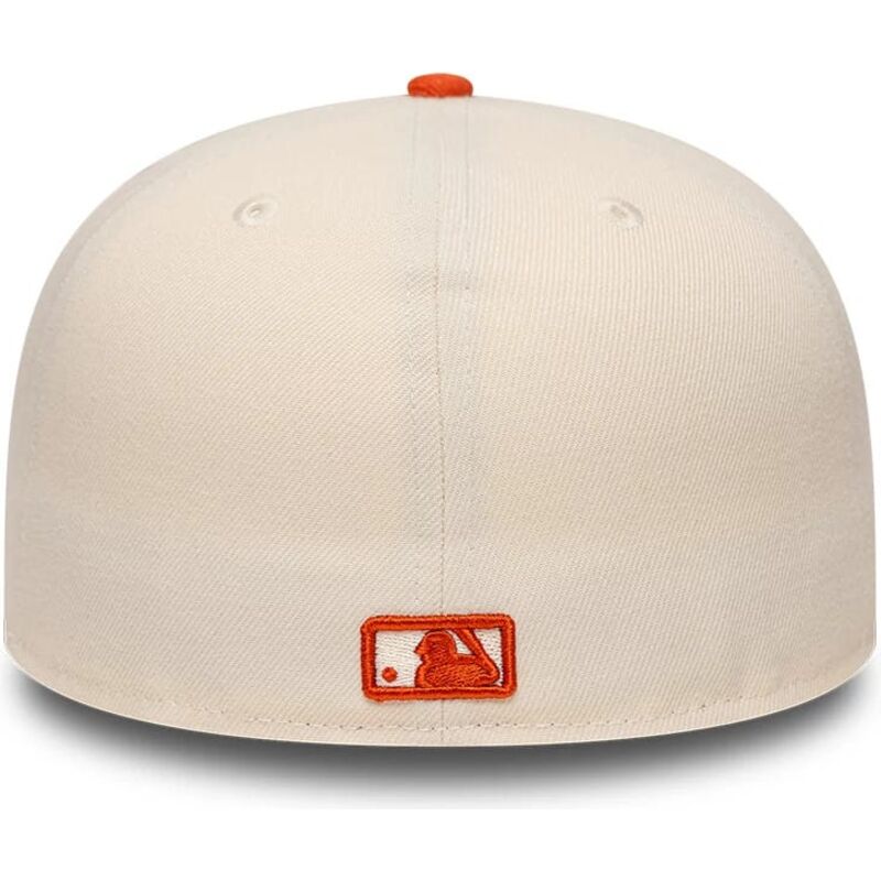 casquette-plate-beige-et-orange-ajustee-avec-logo-orange-59fifty-league-essential-new-york-yankees-mlb-new-era