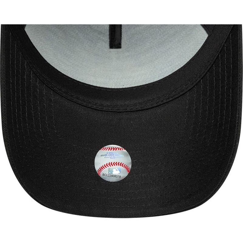 casquette-courbee-noire-snapback-avec-logo-dore-e-frame-metallic-outline-new-york-yankees-mlb-new-era casquette-courbee-noire-snapback-avec-logo-dore-e-frame-metallic-outline-new-york-yankees-mlb-new-era