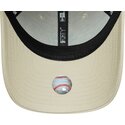 casquette-courbee-beige-ajustable-avec-logo-vert-fonce-9forty-league-essential-new-york-yankees-mlb-new-era