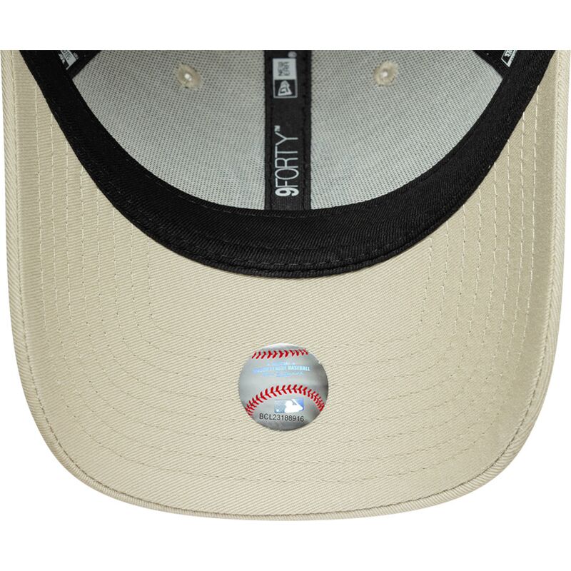 casquette-courbee-beige-ajustable-avec-logo-vert-fonce-9forty-league-essential-new-york-yankees-mlb-new-era