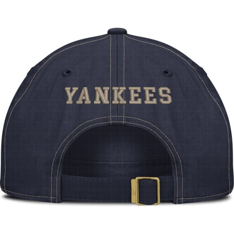 casquette-courbee-bleue-marine-ajustable-avec-logo-beige-fathers-day-club-unstructured-organic-cotton-new-york-yankees-mlb-nike casquette-courbee-bleue-marine-ajustable-avec-logo-beige-fathers-day-club-unstructured-organic-cotton-new-york-yankees-mlb-nike