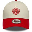 casquette-courbee-beige-et-rouge-ajustable-pour-enfant-9forty-contrast-manchester-united-football-club-premier-league-new-era