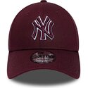 casquette-courbee-grenat-rouge-ajustable-avec-logo-grenat-9forty-team-outline-new-york-yankees-mlb-new-era