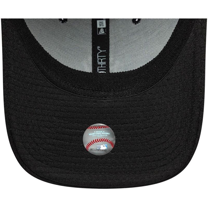 casquette-courbee-noire-ajustee-39thirty-stretch-mesh-new-york-yankees-mlb-new-era