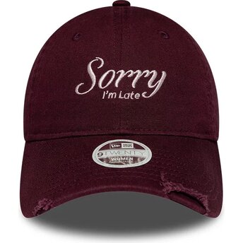 Casquette courbée grenat ajustable pour femme 9TWENTY Slogan Sorry I'm Late New Era