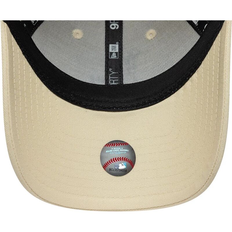 casquette-courbee-beige-ajustable-pour-femme-avec-logo-noir-9forty-infill-los-angeles-dodgers-mlb-new-era casquette-courbee-beige-ajustable-pour-femme-avec-logo-noir-9forty-infill-los-angeles-dodgers-mlb-new-era