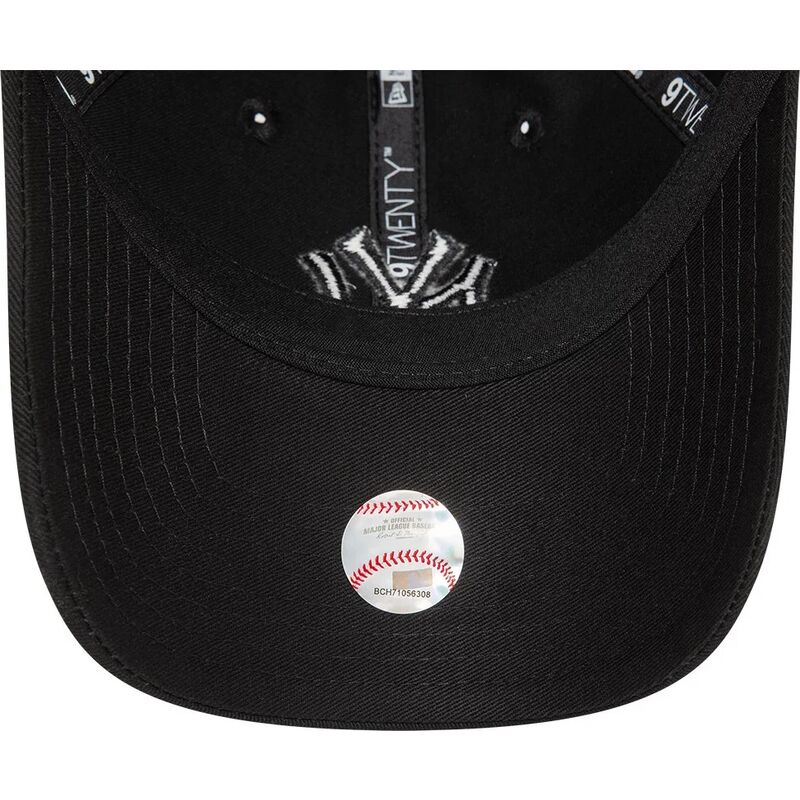 casquette-courbee-noire-ajustable-avec-logo-noir-9twenty-league-essential-new-york-yankees-mlb-new-era casquette-courbee-noire-ajustable-avec-logo-noir-9twenty-league-essential-new-york-yankees-mlb-new-era