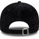 casquette-courbee-noire-ajustable-pour-femme-avec-logo-noir-9forty-velour-new-york-yankees-mlb-new-era