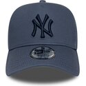 casquette-courbee-bleue-snapback-avec-logo-bleu-marine-e-frame-league-essential-new-york-yankees-mlb-new-era