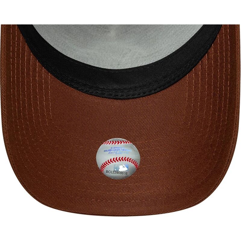 casquette-trucker-marron-avec-logo-marron-e-frame-outline-new-york-yankees-mlb-new-era casquette-trucker-marron-avec-logo-marron-e-frame-outline-new-york-yankees-mlb-new-era