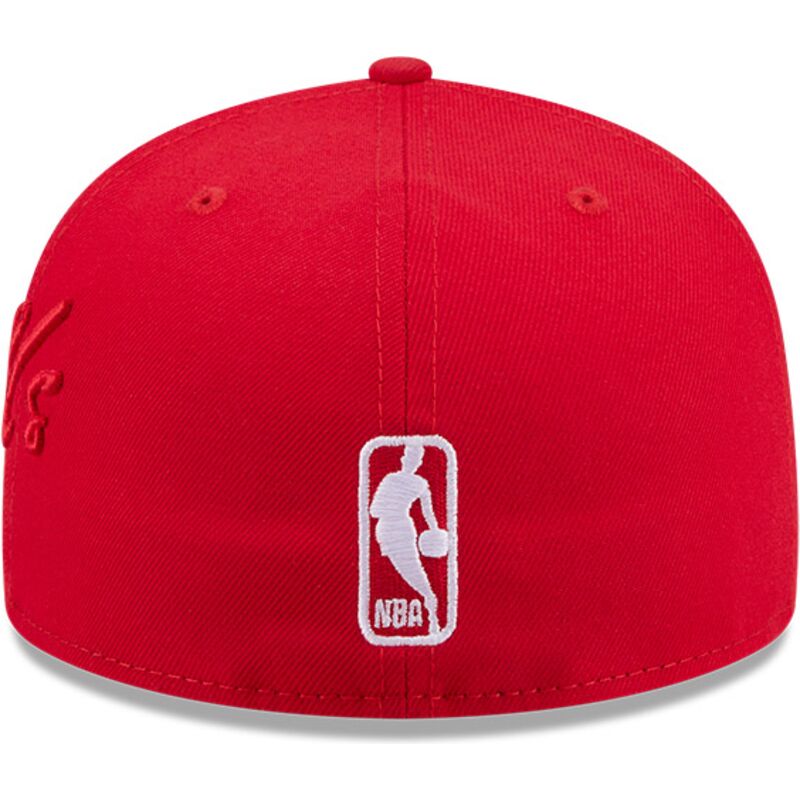 casquette-plate-rouge-ajustee-59fifty-side-script-chicago-bulls-nba-new-era