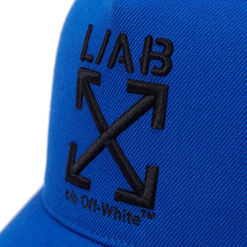 casquette-trucker-bleue-avec-logo-noir-clamp-arrows-l-ab-c-o-off-white casquette-trucker-bleue-avec-logo-noir-clamp-arrows-l-ab-c-o-off-white