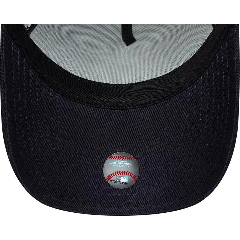 casquette-courbee-bleue-marine-snapback-e-frame-mythical-icon-new-york-yankees-mlb-new-era